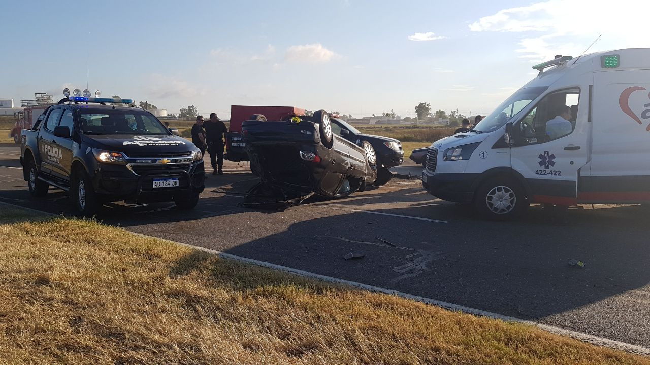 Accidente fatal en autopista: un muerto y un herido