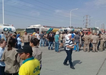 Camioneros cortaron el tránsito por el cierre de Refinería San Lorenzo