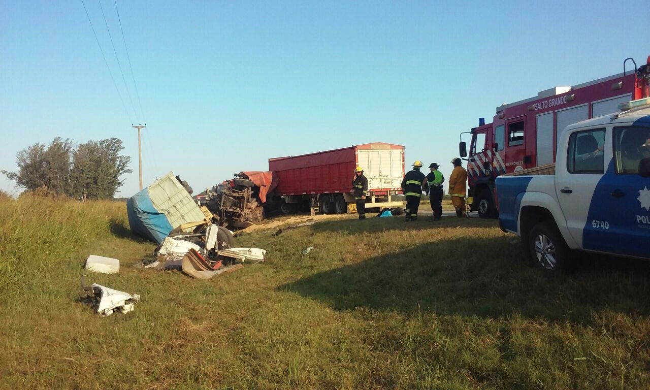 Un hombre falleció al colisionar dos camiones en ruta 34