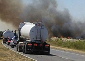 Desvían el tránsito en autopista por quema de pastizales entre Monje y Barrancas
