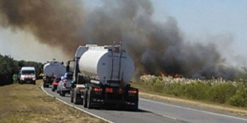 Desvían el tránsito en autopista por quema de pastizales entre Monje y Barrancas