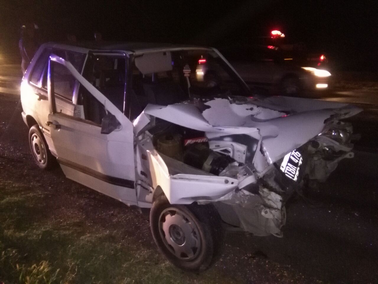 Cortaron la autopista por un accidente entre un auto y un camión