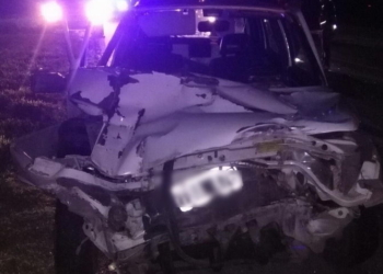 Cortaron la autopista por un accidente entre un auto y un camión