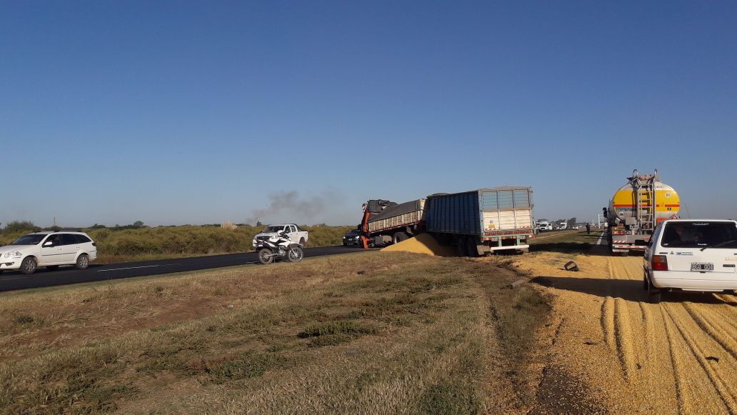 Choque de camiones: un herido y tránsito complicado