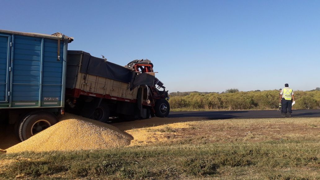 Choque de camiones: un herido y tránsito complicado