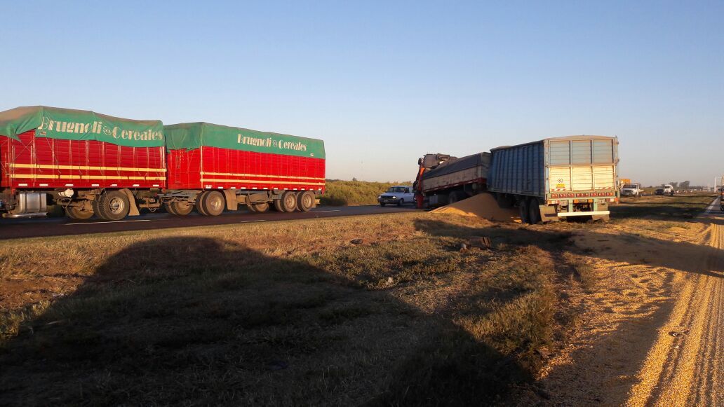 Choque de camiones: un herido y tránsito complicado