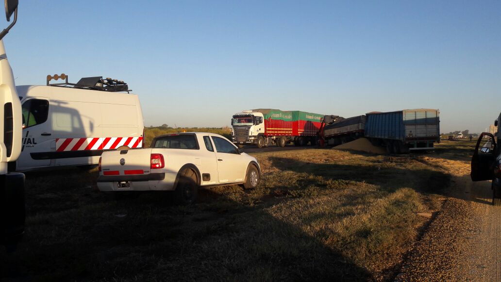 Choque de camiones: un herido y tránsito complicado