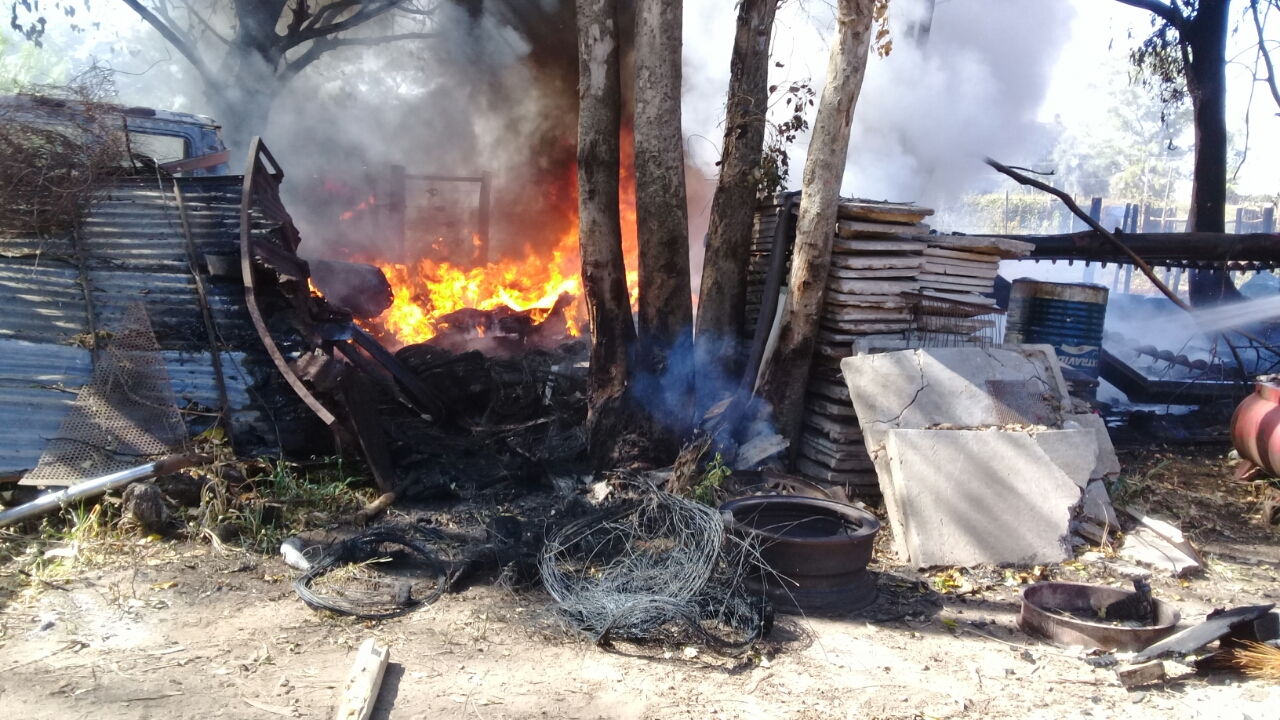 Una chispa provocó un importante incendio en una planta de silos de Barrancas