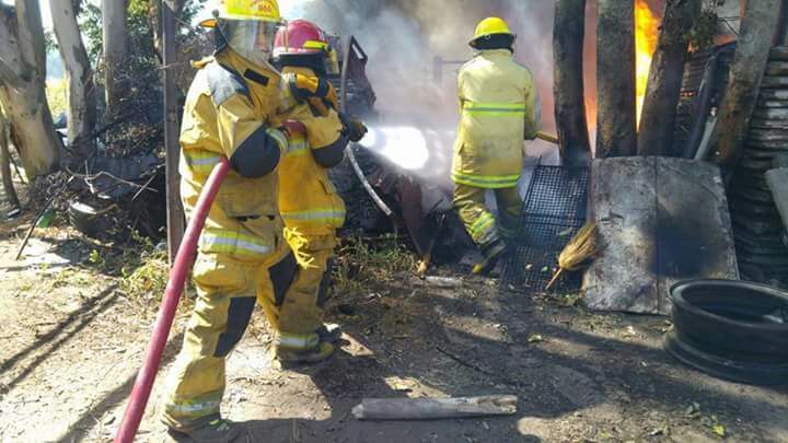 Una chispa provocó un importante incendio en una planta de silos de Barrancas
