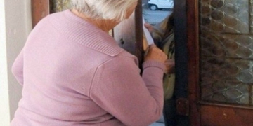 Se hizo pasar por un trabajador y estafó a una abuela de 81 años