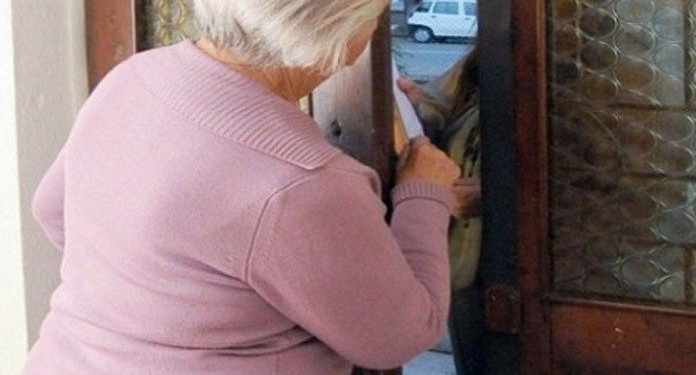 Se hizo pasar por un trabajador y estafó a una abuela de 81 años