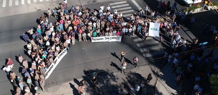 Trabajadores de Oil Combustibles y sus familias marcharon en San Lorenzo