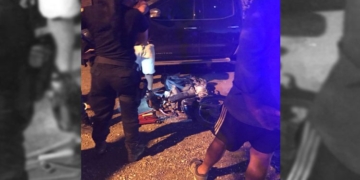 Gaboto: un motociclista hospitalizado tras quedar debajo de una camioneta