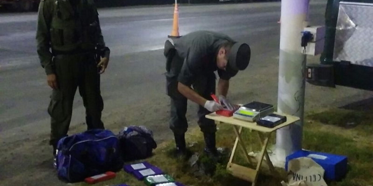 Incautaron más de 16 kg de cocaína en un colectivo sobre autopista