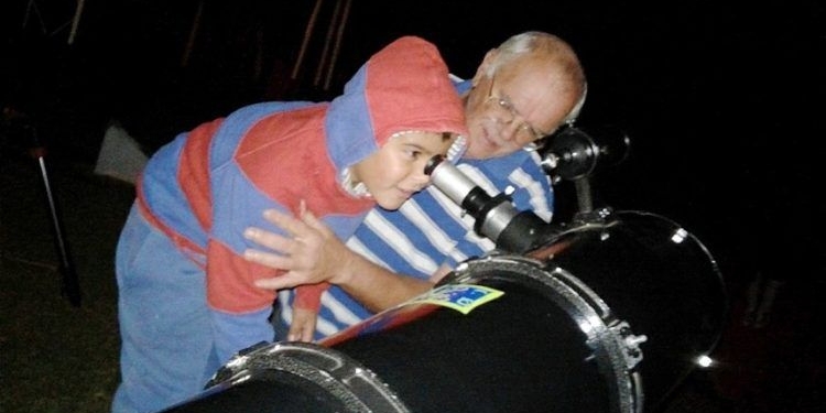 Clarke: un centenar de vecinos disfrutaron mirando las estrellas