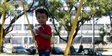 El nene picado por un alacrán pasó a sala común y está fuera de peligro