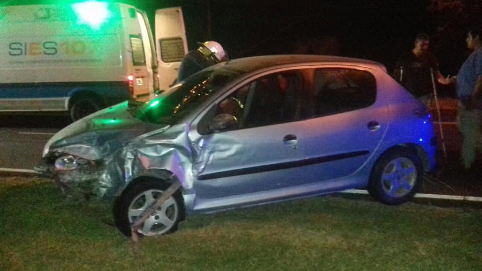 Nuevo accidente en la región: dos autos chocaron en un acceso a la autopista