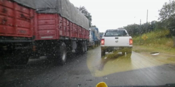 Postal repetida: caos de tránsito en La Ribera por la llegada de camiones