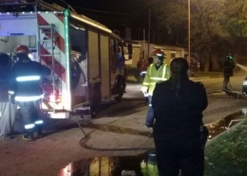 Un vehículo que estaba estacionado se incendió por completo en Totoras