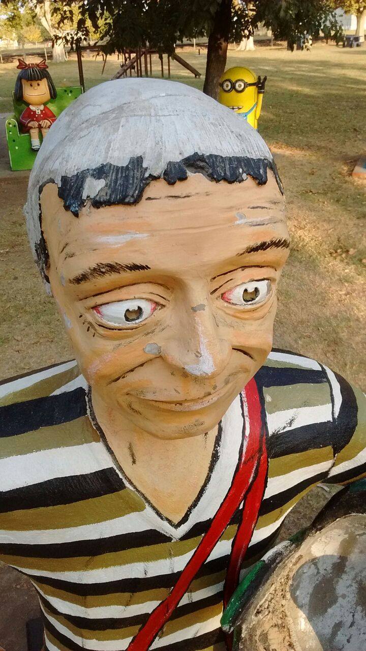 Bernardo de Irigoyen: vandalizaron las imágenes de la plaza Santos Villagrán