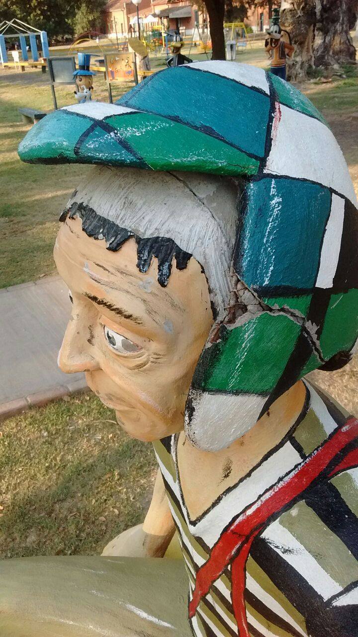 Bernardo de Irigoyen: vandalizaron las imágenes de la plaza Santos Villagrán