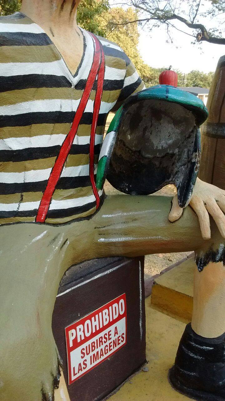 Bernardo de Irigoyen: vandalizaron las imágenes de la plaza Santos Villagrán