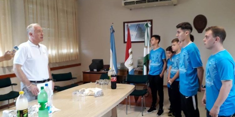 Carnevali reconoció a jóvenes promesas totorenses tras su gira europea