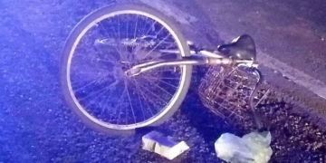 Un ciclista falleció al ser embestido por un camión en Ruta 11