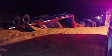 Ruta 34: un camión quedó destruido tras un vuelco y el tránsito fue interrumpido