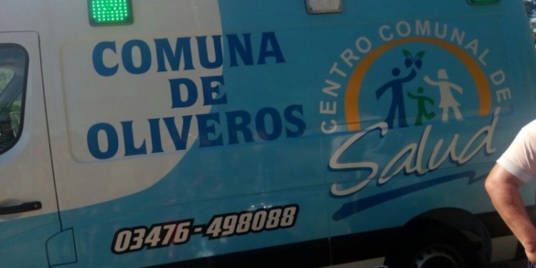 Un herido al impactar un auto y una moto en una esquina oliverense