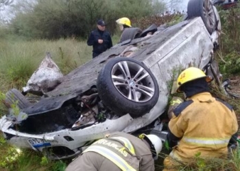 Monje: un hombre perdió la vida tras despistar y volcar en la autopista