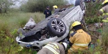 Monje: un hombre perdió la vida tras despistar y volcar en la autopista