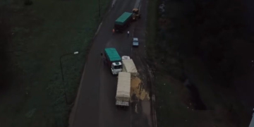 Fuerte impacto entre camiones y tránsito interrumpido