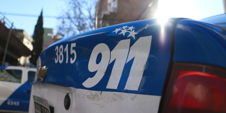 Una mujer encontró un delincuente en su casa que era perseguido por la policía