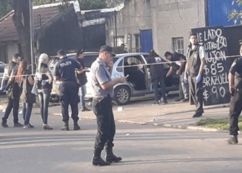 Tres hombres fueron acribillados dentro de un auto