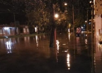 Las calles de Totoras quedaron bajo agua y los vecinos debieron ser asistidos