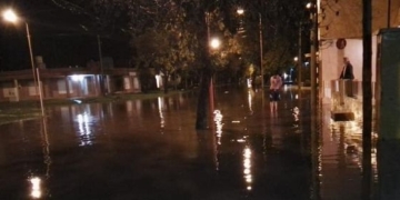 Las calles de Totoras quedaron bajo agua y los vecinos debieron ser asistidos