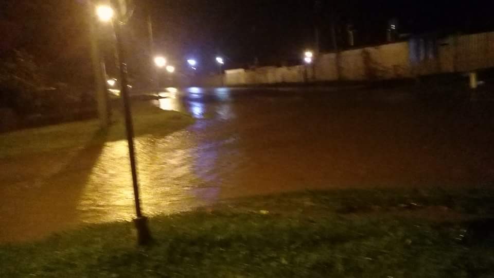Se llovió todo, Maciel quedó bajo agua y la Comuna asiste en los barrios