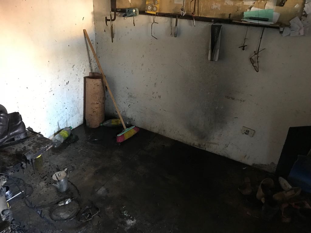 Una mujer sufrió quemaduras al incendiarse un local comercial