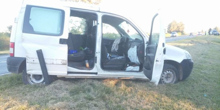 Un motociclista resultó herido tras el impacto contra una camioneta en autopista