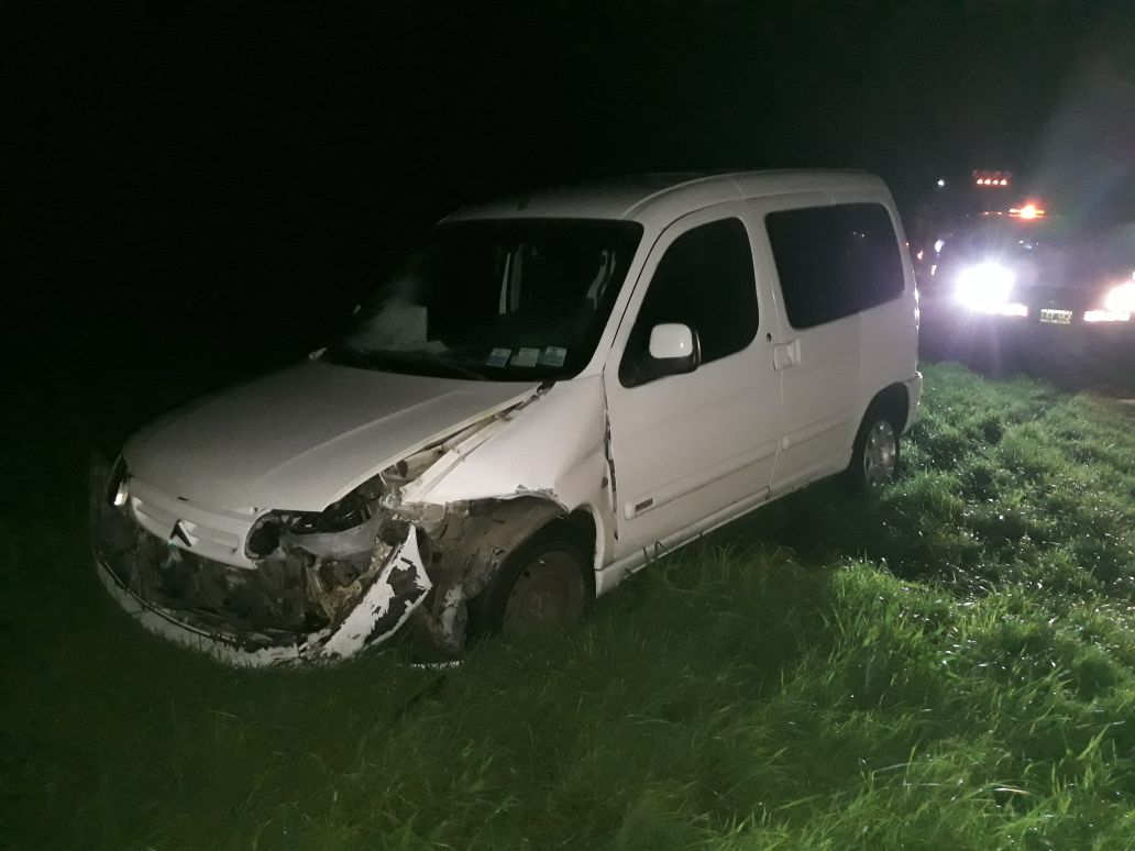Pudo ser tragedia: camión perdió dos ruedas y un automovilista las impactó