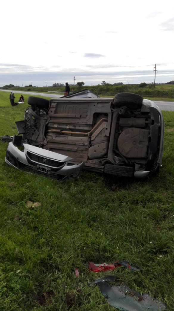 Milagro en Barrancas: impactante vuelco sobre la autopista