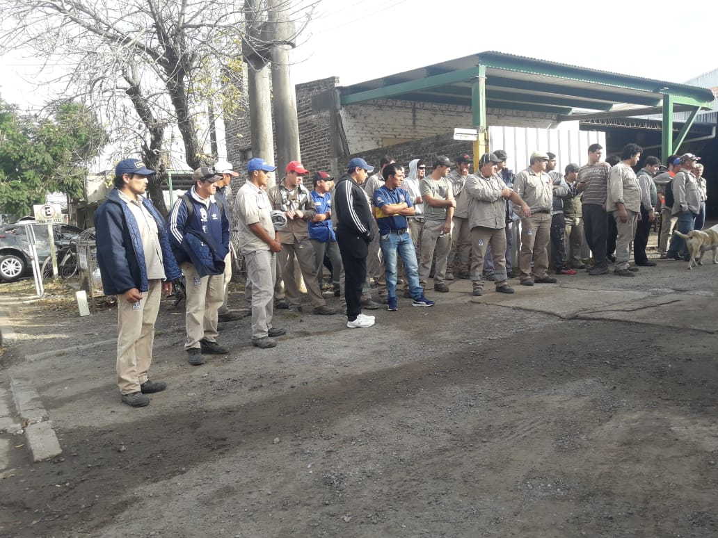 Los trabajadores de la Comuna no salieron a trabajar tras el escándalo y temen por sus sueldos
