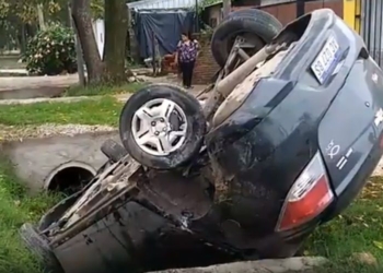 Un auto terminó en la cuneta y sus ocupantes fueron trasladados con heridas