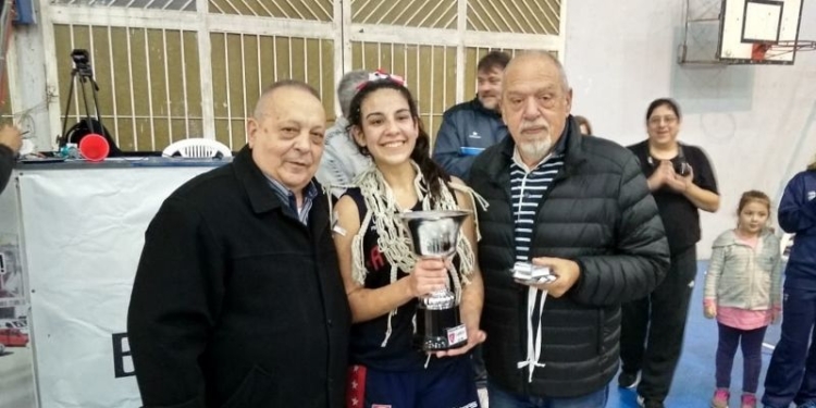 La Rosarina fue campeón provincial con la macielense Agustina Bazán