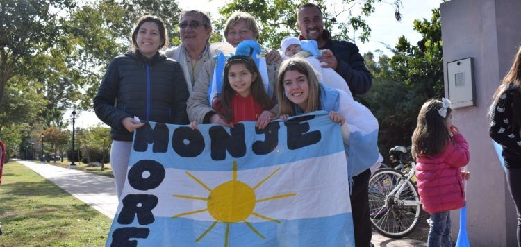 Morena llegó a Monje y fue recibida a pura emoción