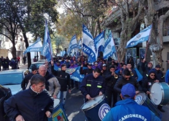 Camioneros de Santa Fe evalúan ir al paro aunque con críticas a Moyano