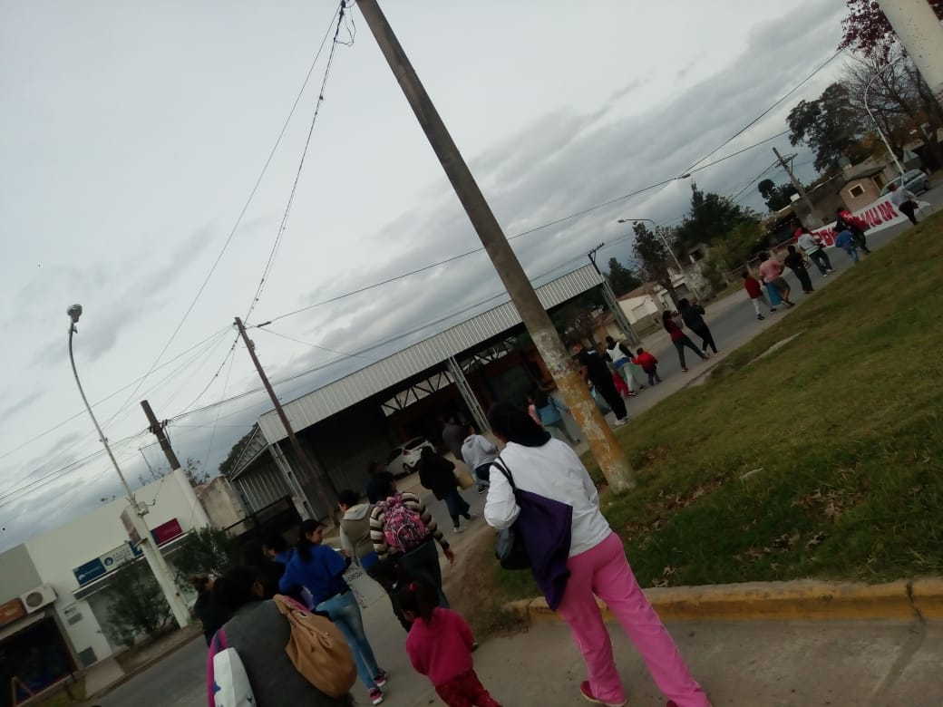 Vecinos de Oliveros marcharon nuevamente contra la violencia de género