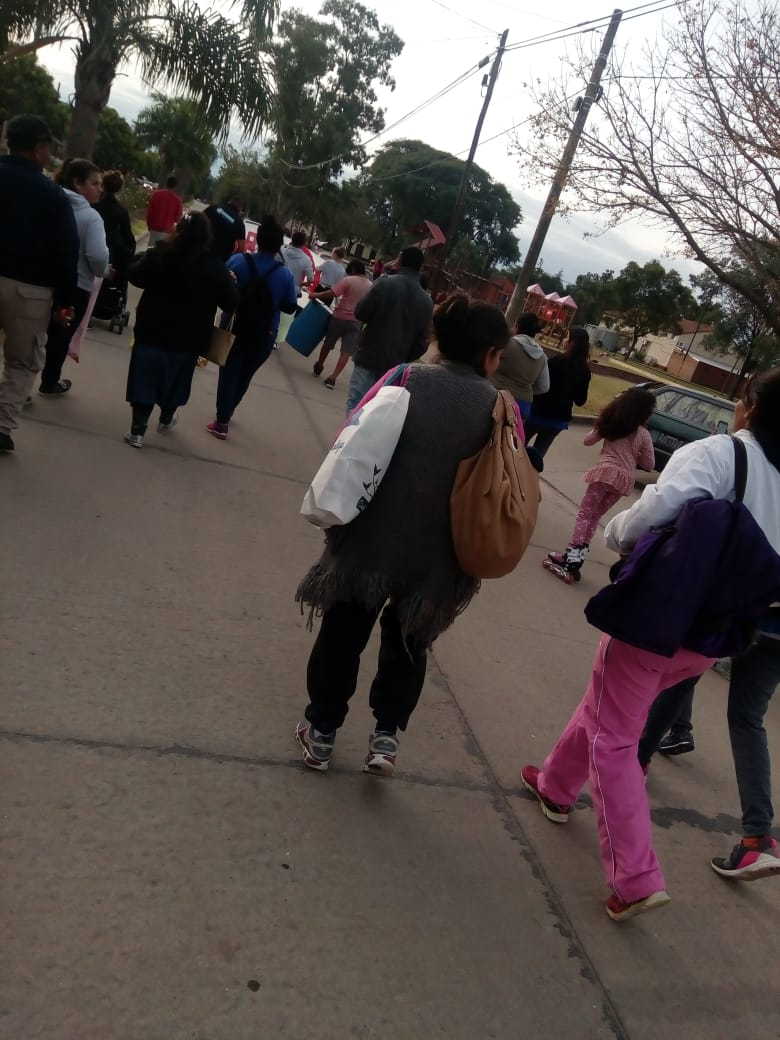 Vecinos de Oliveros marcharon nuevamente contra la violencia de género