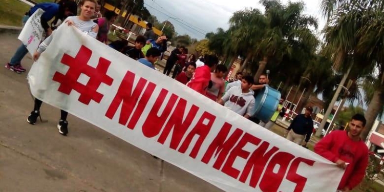 Vecinos de Oliveros marcharon nuevamente contra la violencia de género